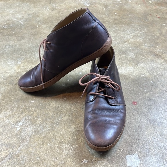 Cole Haan Men's Brown Leather Shoes with Vibram Soles
Size: 10 1/2 - Picture 3 of 16